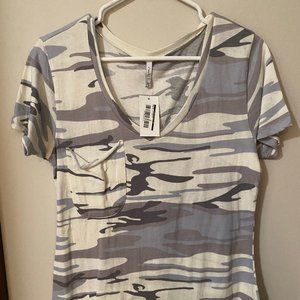 Z Supply Camo V-Neck, Size Small